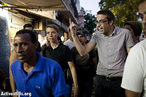 Israeli nationalists protest against an African asylum seeker aid organization. (photo: Activestills.org)