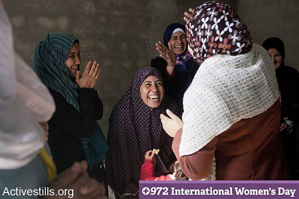 Women, many of whom were affected by the Israeli attack, after a psycho-social group session in a private home in Beit Lahiya. Gaza Strip, February 18, 2013. (Activestills.org)
