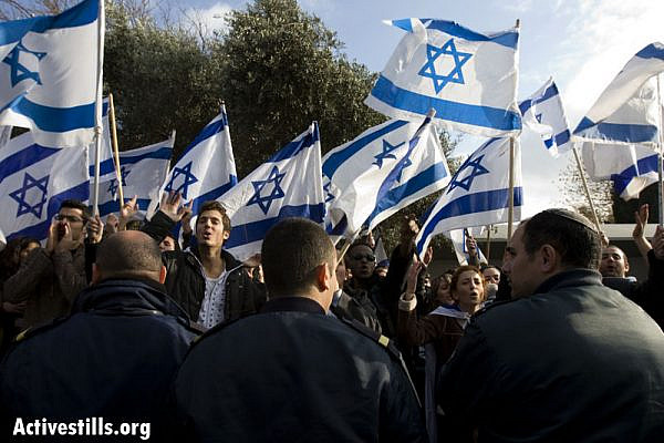 Right-wing students demonstrate in support Operation Cast Lead at Hebrew University, Dec. 29, 2008. (photo: Activestills.org)