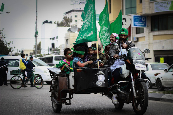 A Hamas supporter in Gaza City, March 23, 2014. (Basel Yazouri/Activestills.org)