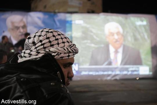 Palestinians watch PA President Mahmoud Abbas address the UN in 2012. (Photo by Yotam Ronen/Activestills.org)