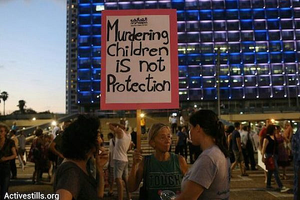 Protesters gather in Tel Aviv's Rabin Squre to demonstrate against the Gaza war. (photo: Activestills.org)