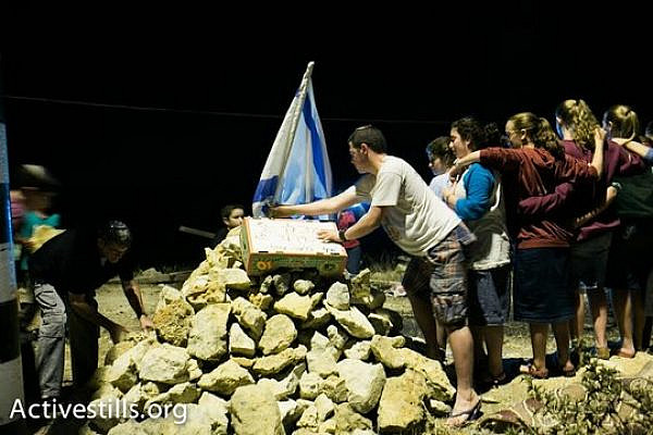 Israeli settlers near the site where the bodies of the three abducted teens where found (photo: Activestills.com)