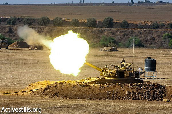 An Israeli artillery unit fires a shell toward the Gaza Strip from its position near the border, July 24, 2014. (Yotam Ronen/Activestills.org)