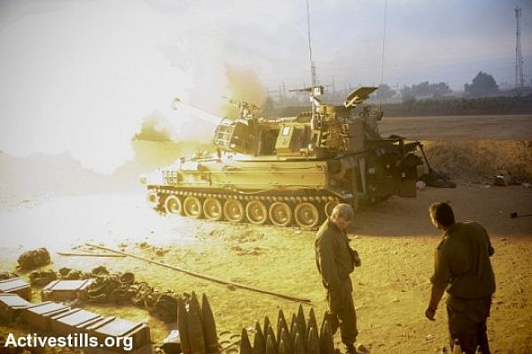 An Israeli artillery fires a shell towards the Gaza Strip from a position near Israel's border with the Gaza. (photo: Activestills.org)