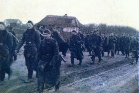 Jacob Ingerman (on the left) with troops fleeing the Red Army
