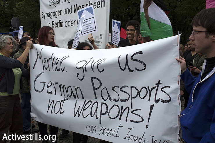 Israelis demand Merkel for German passports, September 14, 2014. (Oren Ziv/Activestills.org)