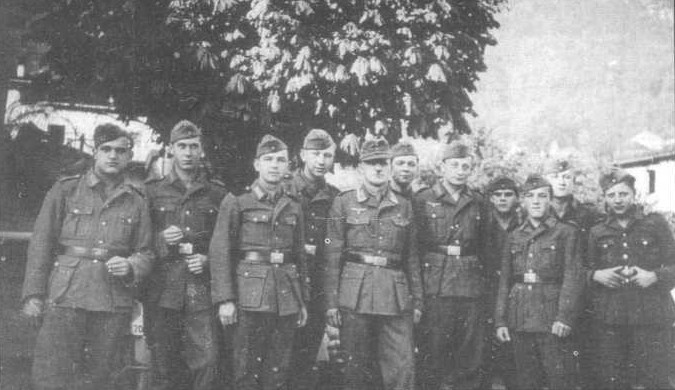 Jaboc Interman (fifth from the right) with Polish soldiers