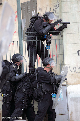 Clashes between Palestinian residents of Silwan and Israeli riot police, March 11, 2011. (Photo by Anne Paq/Activestills.org)