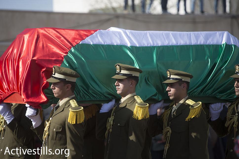 Palestinian Authority Minister Ziad Abu Ein is carried during his funeral procession, Ramallah, December 11, 2014. (photo: Oren Ziv/Activestills.org)