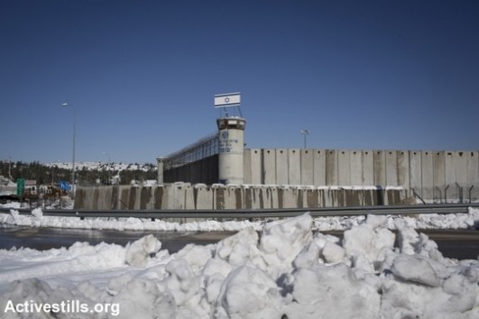 The Ofer military prison in the snow, December 15, 2013. (Photo by Oren Ziv/Activestills.org)