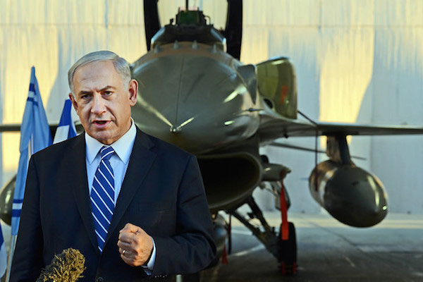 Prime Minister Benjamin Netanyahu at the Israeli Air Force pilots' course graduation ceremony, June 26, 2014. (Photo by Haim Zach/GPO)