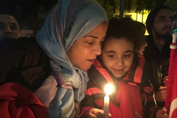 A Muslim woman and her daughter attend the vigil in honor of Yoav Hattab, Tunis, January 17, 2015. (photo: Houda Mzioudet)