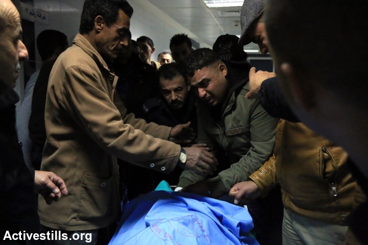 Relatives mourn as the body of Ahmed Najjar, 20, killed by the Israeli army, is seen entering Rafedia Hospital, Nablus, West Bank, January 31, 2015. Israeli army shot and killed Najjar injuring another Palestinian in the West Bank village of Burin. (photo: Ahmad al-Bazz/Activestills.org)