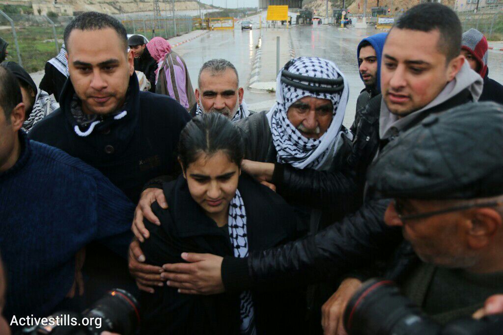 Malak al-Khatib is greeted by family members as she is released from prison after 44 days, Jabara checkpoint, near Tulkarem, West Bank, February 13, 2015. (photo: Ahmad al-Bazz)