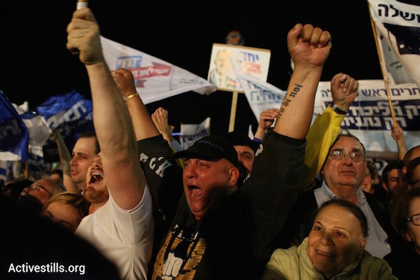 Israelis cheer at a right-wing election rally in Tel Aviv’s Rabin Square, March 15, 2015. (Oren Ziv/Activestills.org)