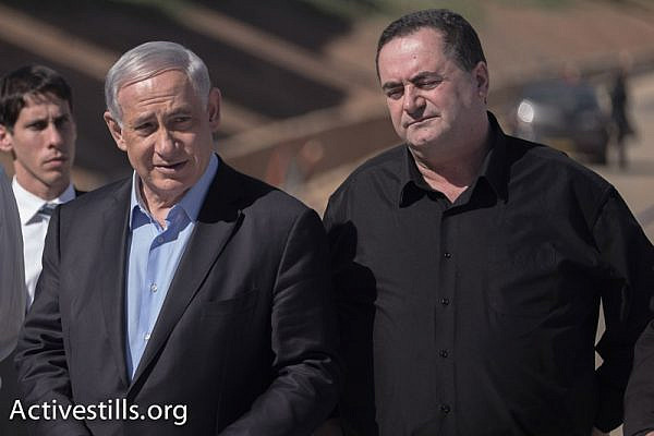 Prime Minister Benjamin Netanyahu and Likud minister Israel Katz at a campaign event in Raanana. (Yotam Ronen/Activestills.org)