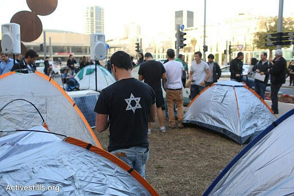 Activists re-establish the protest tent on Rothschild Boulevard, three years after the 2011 social protest movement. (photo: Oren Ziv/Activestills.org)