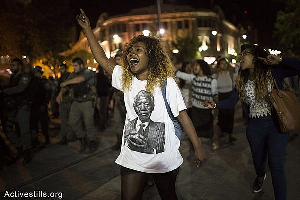 Ethiopian Israelis march on Ayalon highway during an Israeli Ethiopian protest against police brutality and racism, Tel Aviv, May 3, 2015. Oren Ziv / Activestills.org