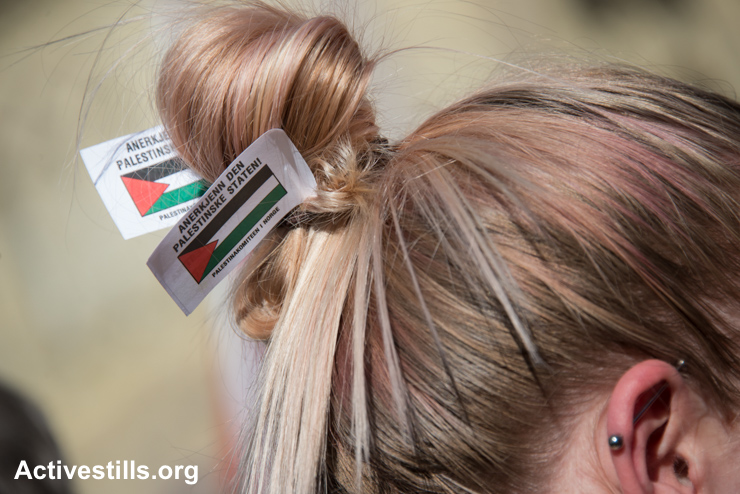 Flags in the hair of a solidarity protester bear the message: "Recognize the Palestinian state!" at a rally in front of Norway's parliament building, Oslo, May 27, 2015. A proposal for Norway to recognize Palestine was put forward by the Socialist Left party but was voted down. As of October 2014, 135 member states of the United Nations and two non-member states have recognized the State of Palestine.