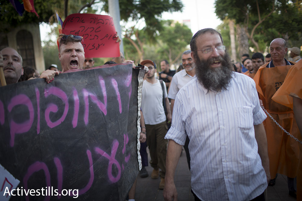 Baruch Marzel at an anti-immigrant protest in south Tel Aviv. August 19, 2015. (Activestills)