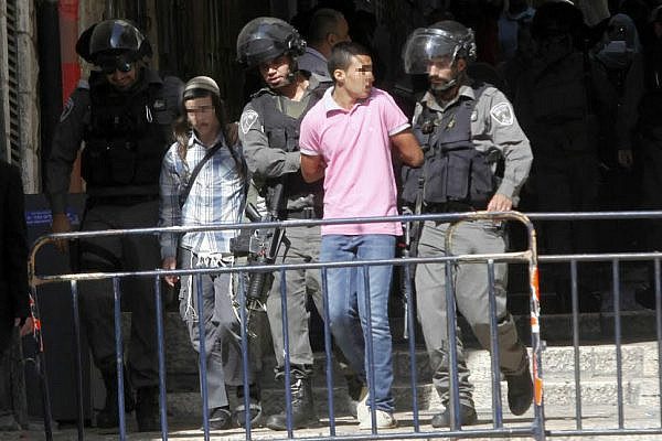 A. (right) is arrested by Border Police, while the Jewish boy who accused A. of assaulting him, Jerusalem's Old City, July 25, 2015. (photo: Mahmoud Illean)