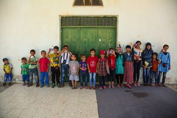 The children of Umm al-Hiran who are participating in the photography workshop. (photo: Udi Goren)