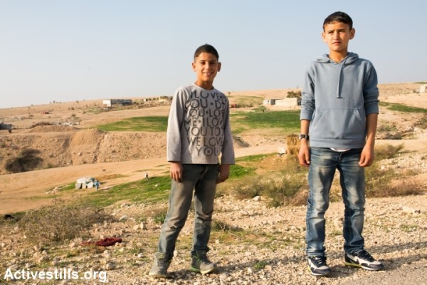 Children in the unrecognized Bedouin village of Um al Hiran, Negev, Israel, January 18, 2014. (photo: Yotam Ronen/Activestills.org)