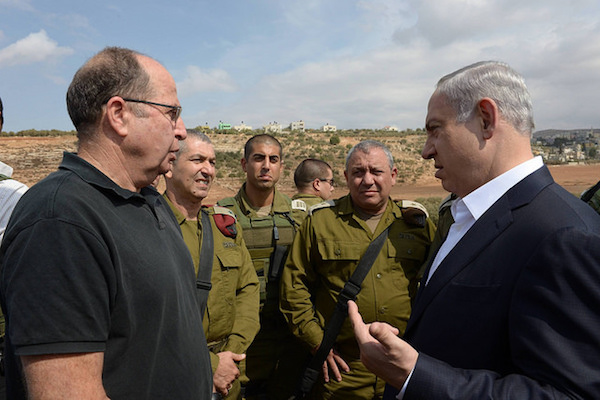 Prime Minister Benjamin Netanyahu (R) visits the West Bank with Defense Minister Moshe Ya’alon (L) and IDF Chief of Staff Gadi Eizencot (center-right), October 6, 2015. (GPO/Amos Ben-Gershon)
