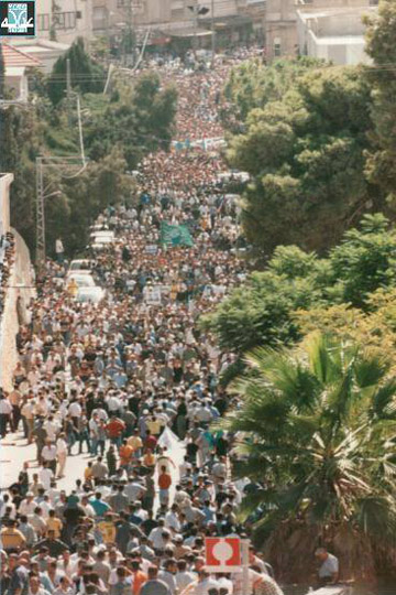 Tens of thousands of Palestinian citizens of Israel demonstrate in northern Israel in October 2000. (Courtesy of Adalah)