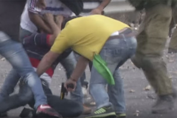 Screenshot of Israeli undercover soldier shooting a Palestinian in the leg at point blank range, October 7, 2015.