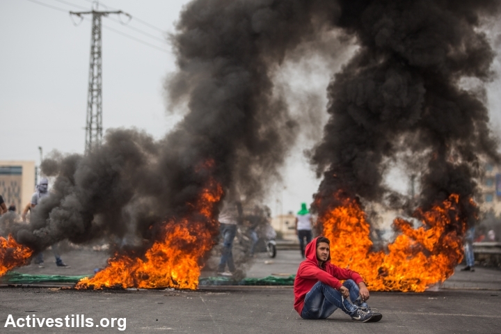 Palestinian youth during clashes with Israeli forces near the Jewish settlement of Beit El, just north of the West Bank city of Ramallah, on October 23, 2015. (photo: Yotam Ronen/Activestills.org)
