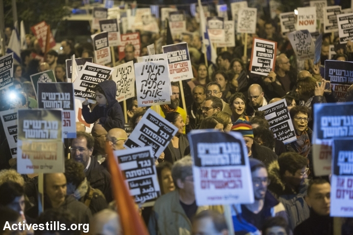 Israeli left-wing activists march to protest the recent incitement against "Breaking the Silence" and other left wing NGOs, in central Tel Aviv, December 19, 2015. (photo: Oren Ziv/Activestills.org)