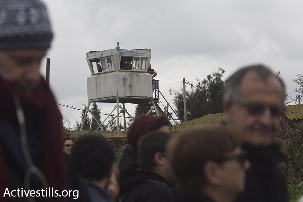 IDF prison guards watch the protest from inside the prison walls. Prison 400, central Israel, January 23, 2016. (Oren Ziv/Activestills.org) 