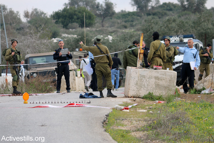 Israeli security forces at the Hermesh checkpoint in the northern West Bank, where a Palestinian man tried to stab a soldier before being seriously wounded by gunfire, January 11, 2016. (Activestills.org)