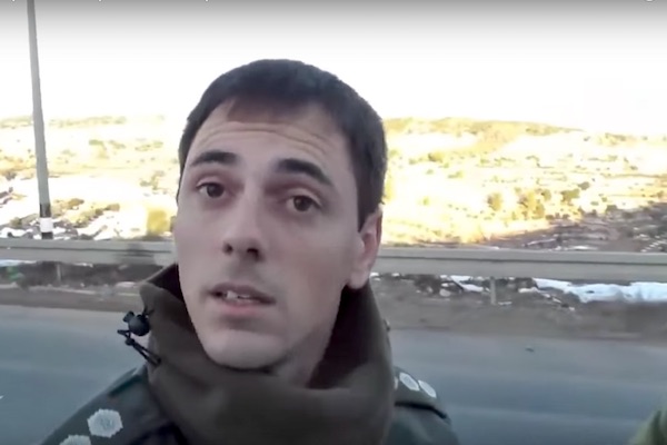Border police officer Alon Tiff ordering Ta'ayush activists to turn back. (video capture)