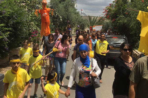 The march through Neve Shalom/Wahat al-Salam (Dafna Lobel Lederer)