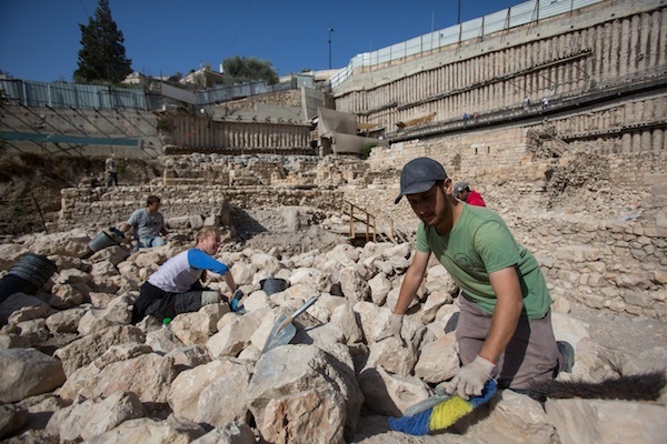 Archaeologists digging at a digging site of the remains of a citadel used by the Greeks more then 2,000 years ago to control the Temple Mount at the City of David near Jerusalem Old City on November 3, 2015, According to the Israeli Antiquities Authority the site was found under a parking lot a few years ago also know as Givati Parking Lot. (photo: Yonatan Sindel/Flash90)