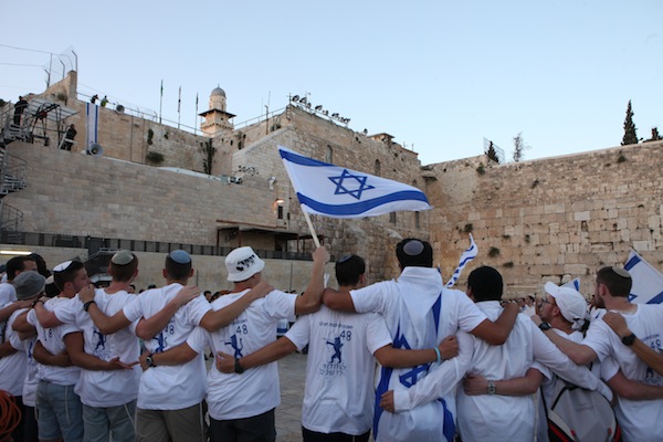 Thousands of young Jewish boys wave Israeli flags as they celebrate Jerusalem Day at the Western Wall, May 17, 2015. (Flash90)