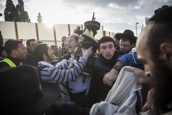 Ultra-Orthodox Jews try to prevent a group of American Conservative and Reform rabbis, along with Women of the Wall, from bringing Torah scrolls into the Western Wall compound, Jerusalem, November 2, 2016. (Hadas Parush/Flash90)