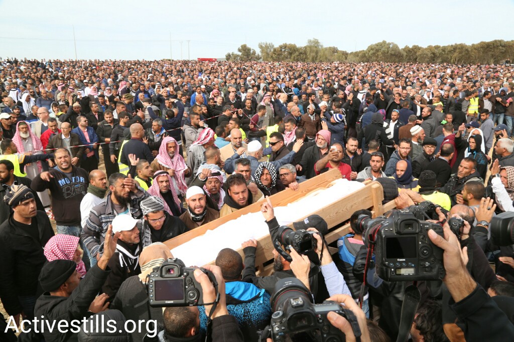 Thousands hold a funeral for Yacoub Abu al-Qi'an in the Bedouin village of Umm el-Hiran. Abu al-Qi'an was shot dead by police as security forces demolished homes in the village, January 24, 2017. (Keren Manor/Activestills.org)