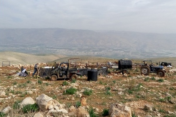 A new settlement outpost in Umm Zuka, Jordan Valley. (Nirit Haviv)