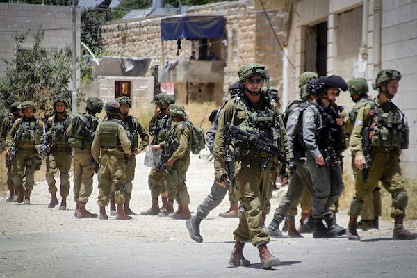 Israeli soldiers patrol in the West Bank city of Hebron, June 1, 2016. (Wisam Hashlamoun/Flash90)