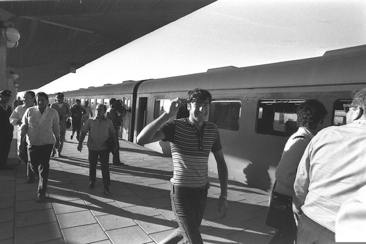 Palestinians disembark at the South Tel Aviv station after riding the train from Gaza City on the first day of its operation, November 1, 1972. (Moshe Milner/GPO)