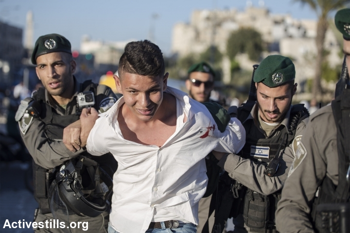 Israeli border policemen arresting a Palestinian youth, following a demonstration in Bab al-Amud in support of Palestinian prisoners on hunger strike in Israeli jails, Jerusalem, April 29, 2017. (Faiz Abu-Rmeleh/Activestills.org)