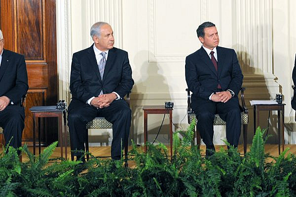 (Left to Right) PLO Chairman Mahmoud Abbas, Israeli Prime Minister Benjamin Netanyahu, Jordan’s King Abdullah, and Egyptian President Hosni Mubarak at the start of peace talks at the White House, September 1, 2010. (GPO)