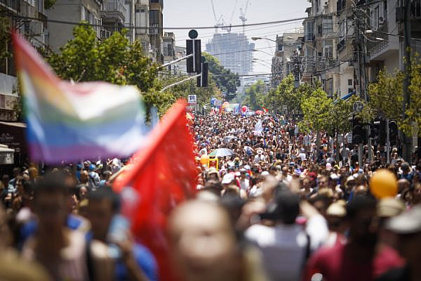 Over 100,000 thousand people participate in the annual Pride Parade in Tel Aviv, June 9, 2017. (Hadas Parush/Flash90)