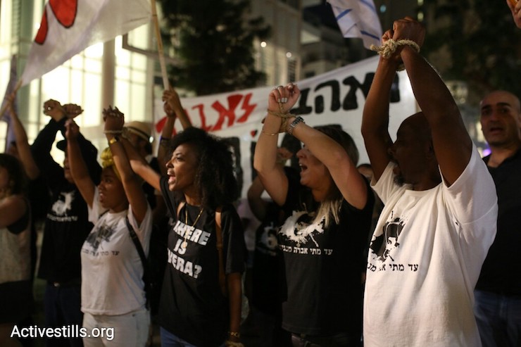 Hundreds demonstrate to call for the release of Averu Mengistu, missing in Gaza for nearly three years, Tel Aviv, June 3, 2017. (Oren Ziv/Activestills.org)
