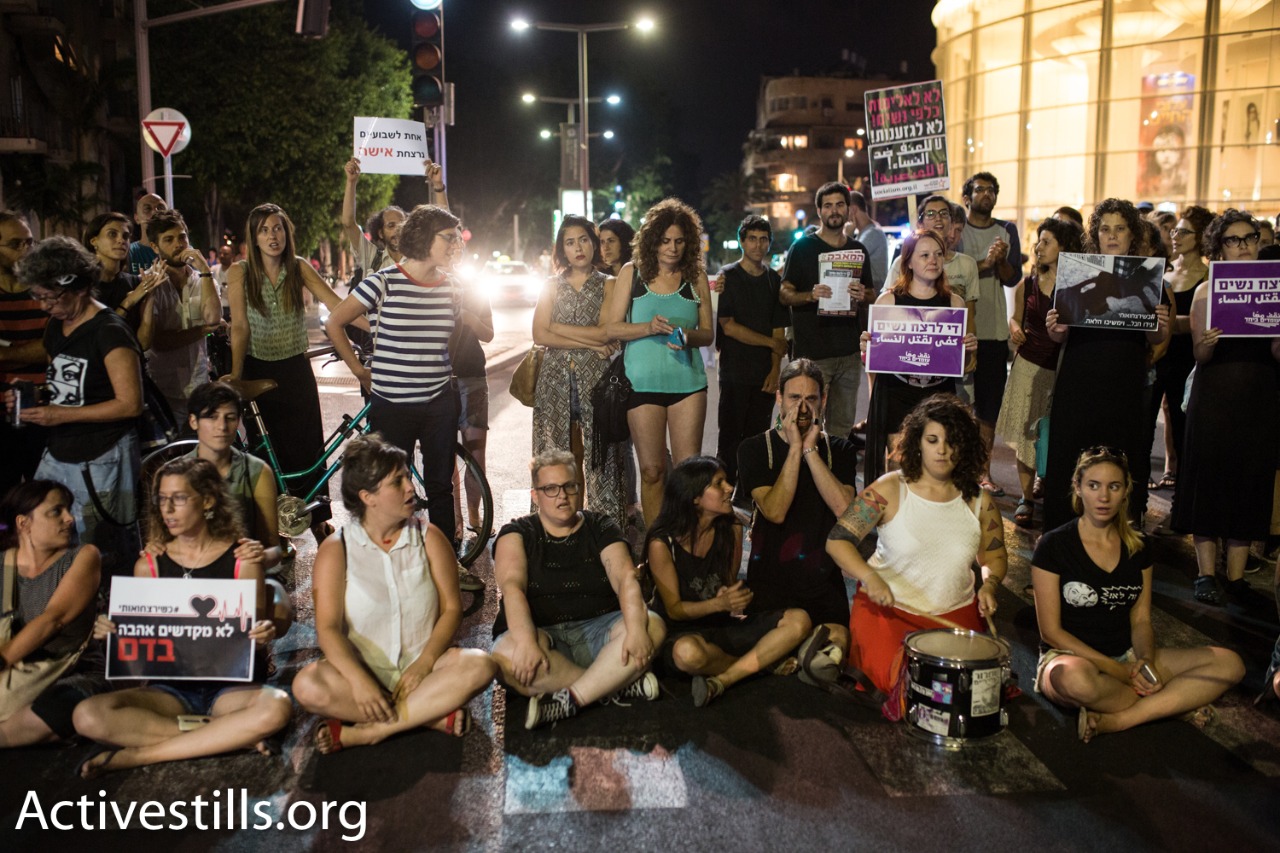Dozens of women block traffic on Rothschild Boulevard to protest violence against women, central Tel Aviv, July 17, 2017. (Yotam Ronen/Activestills.org)