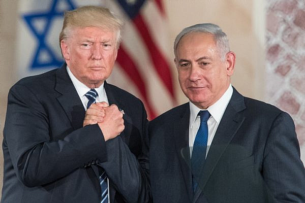 President Donald Trump and Israeli Prime Minister Benjamin Netanyahu shake hands after giving final remarks at the Israel Museum in Jerusalem before Trump's departure, May 23, 2017. (Yonatan Sindel/Flash90)
